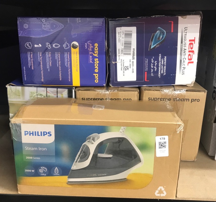 Lot 179  
            Edinburgh SR34 - Delivery Only 

                
QUANTITY OF KITCHEN & APPLIANCES ITEMS TO INCLUDE RUSSELL HOBBS PEARL GLIDE STEAM...