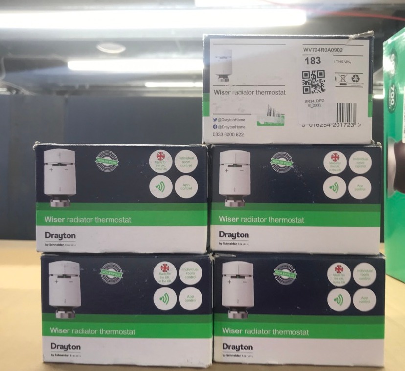 Lot 183  
            Edinburgh SR34 - Delivery Only 

                
QUANTITY OF TOOLS & HOME IMPROVEMENT ITEMS TO INCLUDE DRAYTON WISER SMART HEATING...