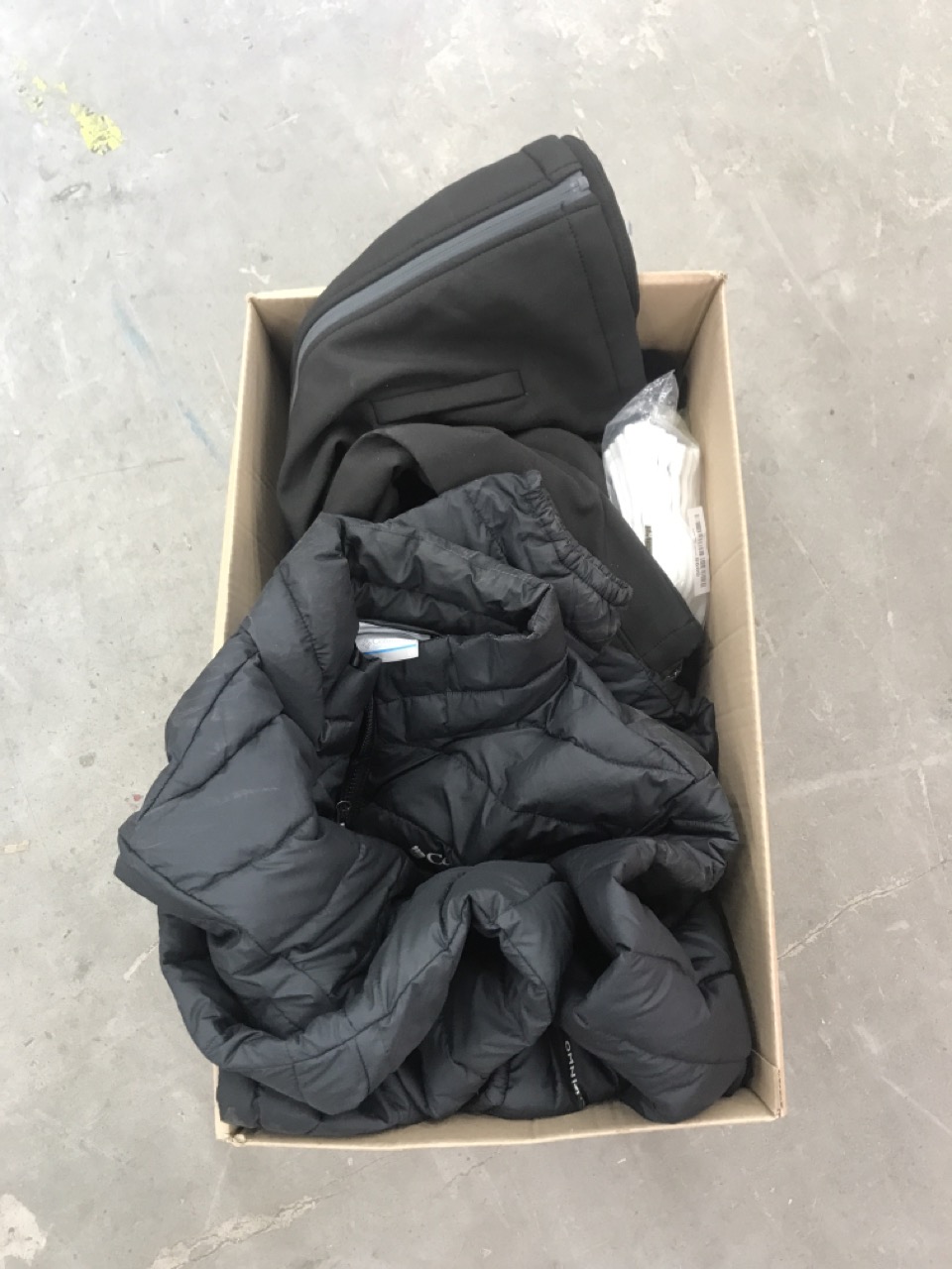 Lot 193  
            Edinburgh SR34 - Delivery Only 

                
QUANTITY OF CLOTHING & APPAREL ITEMS TO INCLUDE ADIDAS UNISEX KIDS ENTRADA 22 TRA...