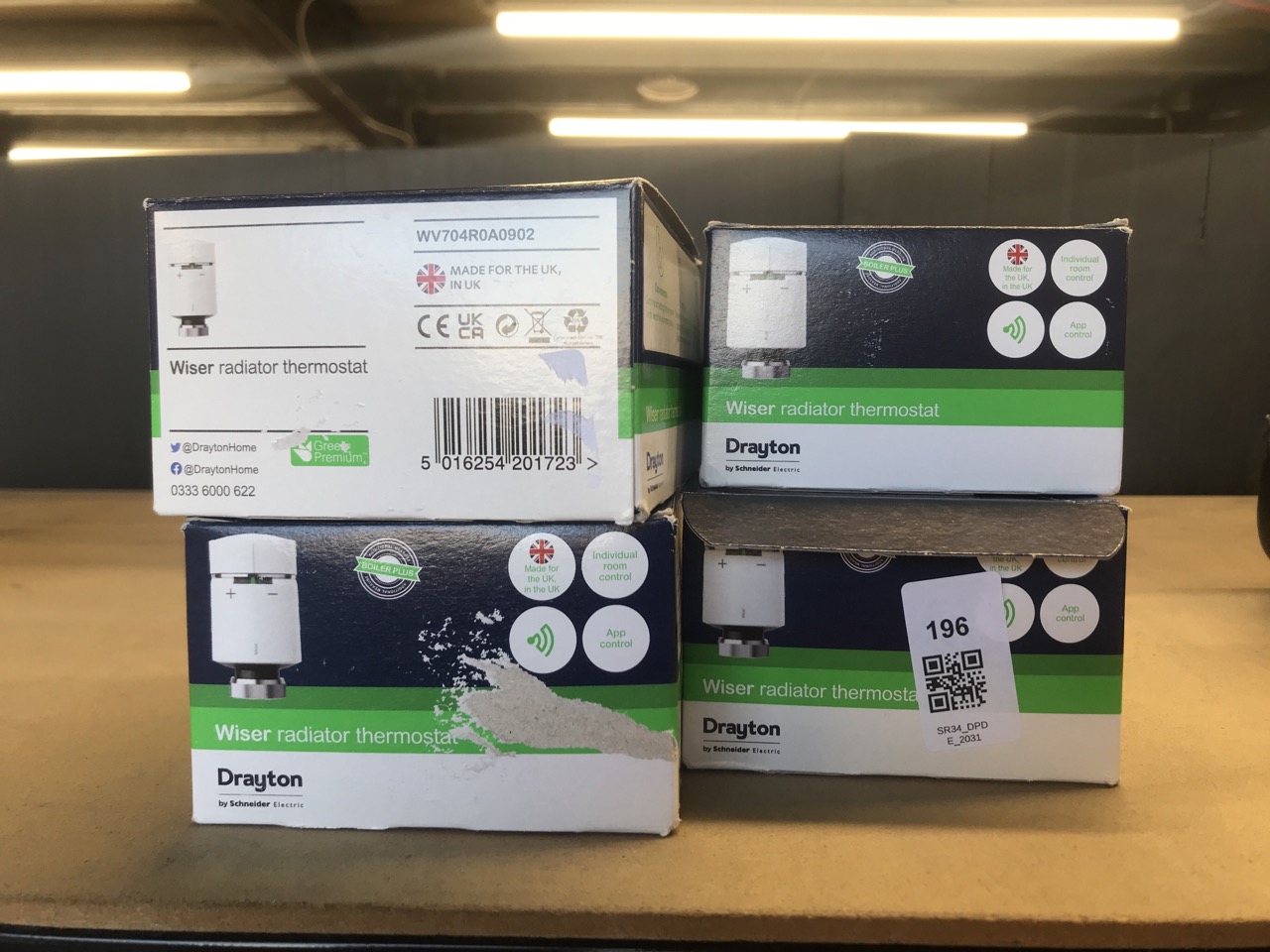 Lot 196  
            Edinburgh SR34 - Delivery Only 

                
4 X DRAYTON WISER SMART HEATING TRV RADIATOR VALVE WV704R0A0902 WHITE - SINGLE UN...