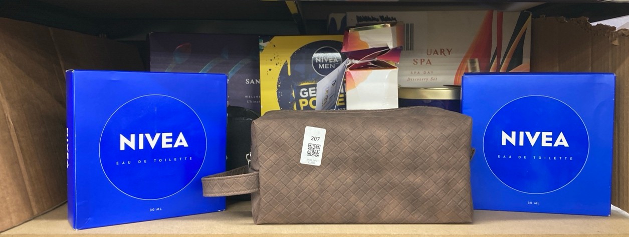 Lot 207  
            Edinburgh SR34 - Delivery Only 

                
QUANTITY OF  ITEMS TO INCLUDE NIVEA DELIGHTFUL MOMENTS OF JOY GIFT SET (5 PRODUCT...