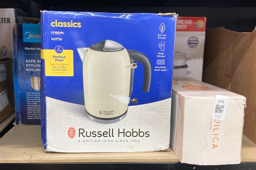 Lot 210  
            Edinburgh SR34 - Delivery Only 

                
QUANTITY OF  ITEMS TO INCLUDE RUSSELL HOBBS CREAM STAINLESS STEEL 1.7L CORDLESS E...