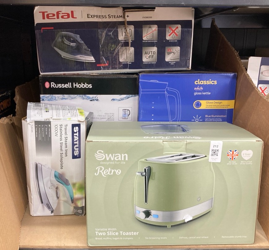 Lot 212  
            Edinburgh SR34 - Delivery Only 

                
QUANTITY OF  ITEMS TO INCLUDE STATUS TRAVEL STEAM IRON, 1000W DUAL VOLTAGE COMPAC...