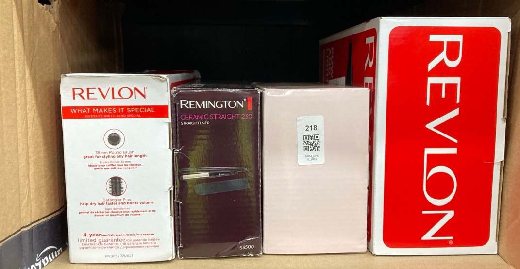 Lot 218  
            Edinburgh SR34 - Delivery Only 

                
QUANTITY OF  ITEMS TO INCLUDE BESTOPE PRO HAIR CURLER 6-IN-1 CURLING WAND SET, CU...