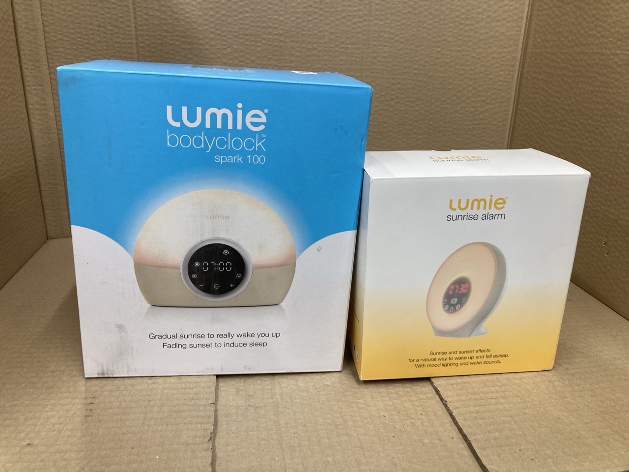 Lot 219  
            Edinburgh SR34 - Delivery Only 

                
LUMIE BODYCLOCK SPARK 100 - WAKE-UP LIGHT ALARM CLOCK WITH SLEEP SUNSET, WHITE/OF...