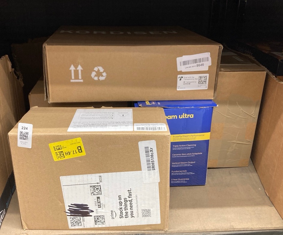 Lot 224  
            Edinburgh SR34 - Delivery Only 

                
QUANTITY OF  ITEMS TO INCLUDE JOSSACOLAR LOG BURNER FAN SILENT OPERATION | 10-BLA...