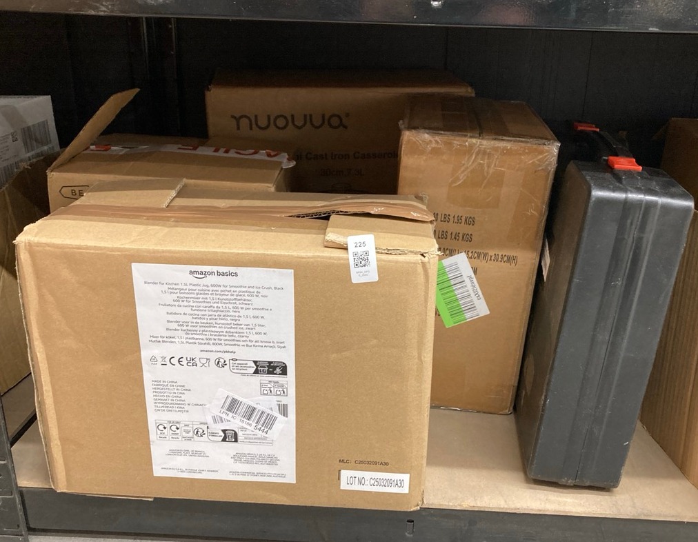 Lot 225  
            Edinburgh SR34 - Delivery Only 

                
QUANTITY OF  ITEMS TO INCLUDE BELLA 1.7 LITER GLASS ELECTRIC KETTLE, QUICKLY BOIL...