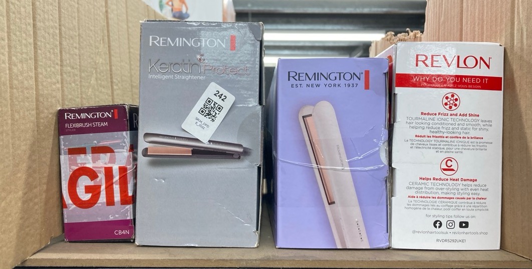 Lot 242  
            Edinburgh SR34 - Delivery Only 

                
QUANTITY OF HEALTH & BEAUTY ITEMS TO INCLUDE REMINGTON STRAIGHTENER [ADVANCED CER...