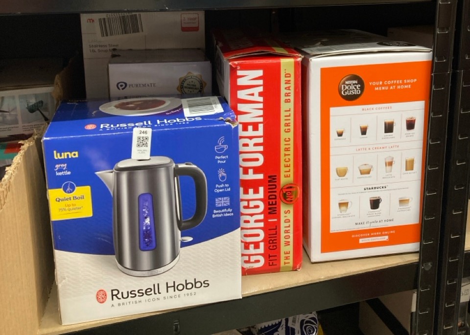 Lot 246  
            Edinburgh SR34 - Delivery Only 

                
QUANTITY OF KITCHEN & APPLIANCES ITEMS TO INCLUDE NESCAFÉ DOLCE GUSTO DE'LONGHI P...