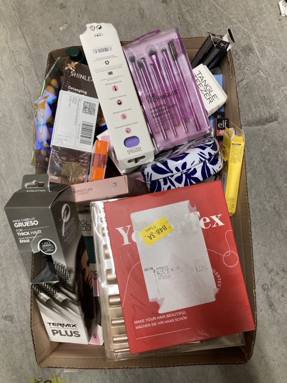 Lot 248  
            Edinburgh SR34 - Delivery Only 

                
QUANTITY OF HEALTH & BEAUTY ITEMS TO INCLUDE TERMIX EVOLUTION PLUS Ø 32 MM- HAIRB...