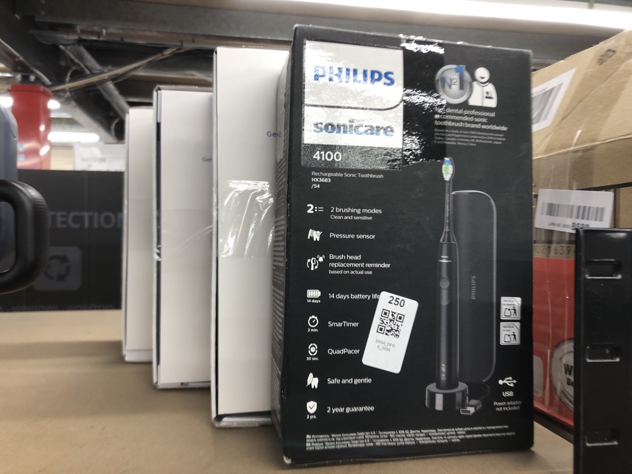 Lot 250  
            Edinburgh SR34 - Delivery Only 

                
QUANTITY OF  ITEMS TO INCLUDE PHILIPS SONICARE 4100 ELECTRIC TOOTHBRUSH FOR ADULT...