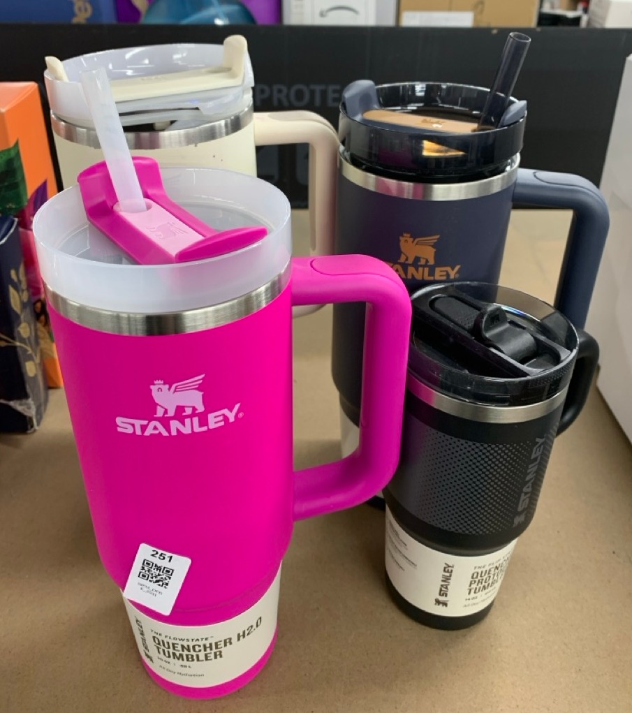 Lot 251  
            Edinburgh SR34 - Delivery Only 

                
QUANTITY OF  ITEMS TO INCLUDE STANLEY QUENCHER THERMOS MUG WITH STRAW DUSK, 0.89 ...