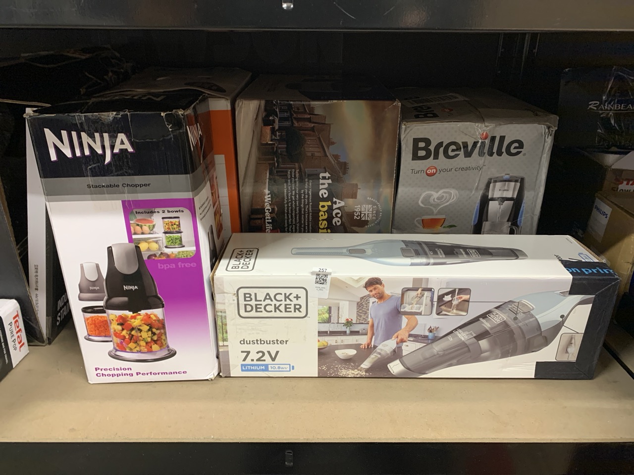 Lot 257  
            Edinburgh SR34 - Delivery Only 

                
QUANTITY OF  ITEMS TO INCLUDE BLACK+DECKER DUSTBUSTER 7.2V CORDLESS HANDHELD VACU...