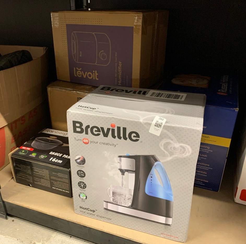 Lot 260  
            Edinburgh SR34 - Delivery Only 

                
QUANTITY OF  ITEMS TO INCLUDE BREVILLE HOT CUP HOT WATER DISPENSER | 3KW FAST BOI...