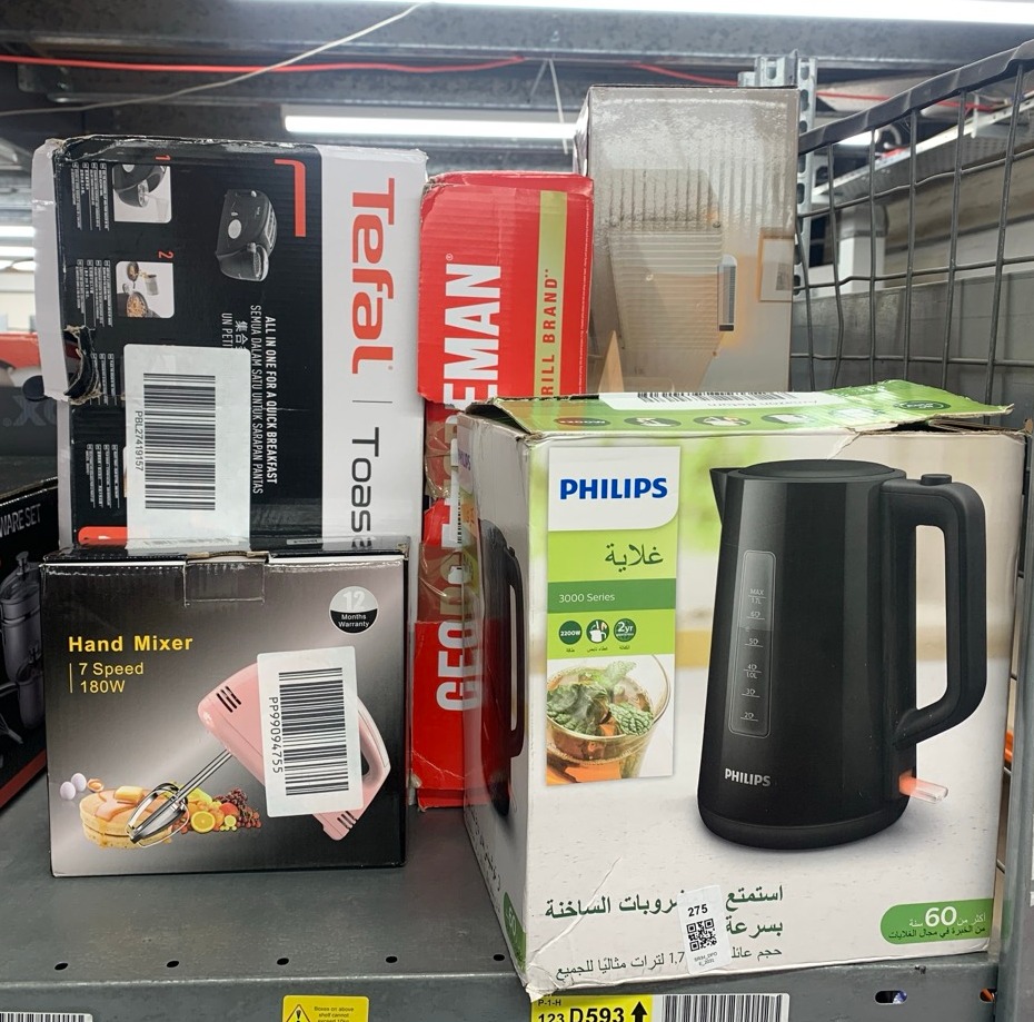 Lot 275  
            Edinburgh SR34 - Delivery Only 

                
QUANTITY OF  ITEMS TO INCLUDE PHILIPS SERIES 3000 KETTLE, 2200W, 1.7 LITRE FAMILY...