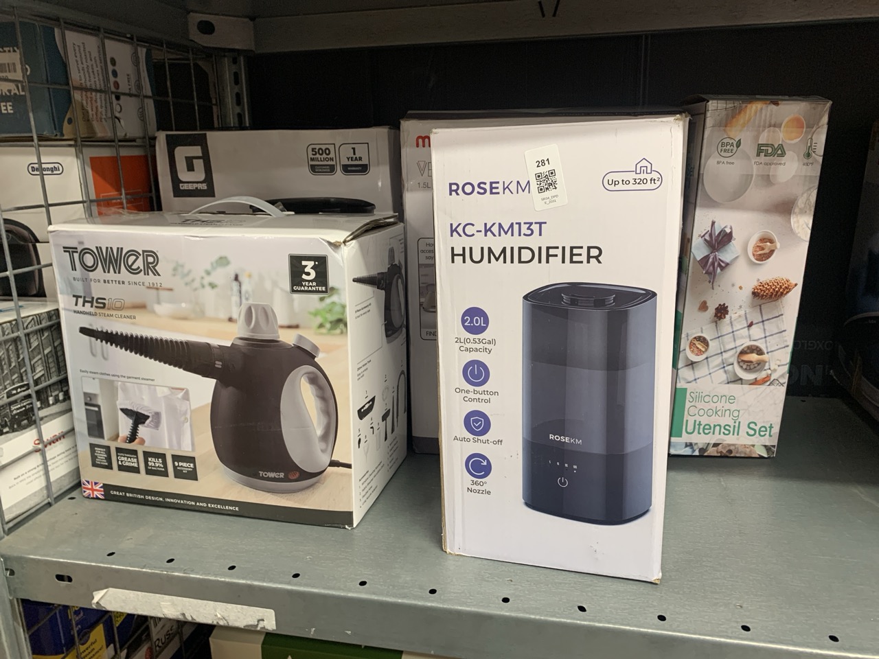 Lot 281  
            Edinburgh SR34 - Delivery Only 

                
QUANTITY OF  ITEMS TO INCLUDE TOWER T134000PL THS10 CORDED HANDHELD STEAM CLEANER...