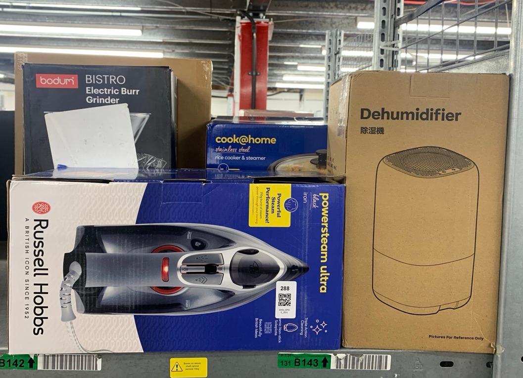 Lot 288  
            Edinburgh SR34 - Delivery Only 

                
QUANTITY OF  ITEMS TO INCLUDE RUSSELL HOBBS STEAM IRON [3100W, 210 G/MIN EXTRA ST...