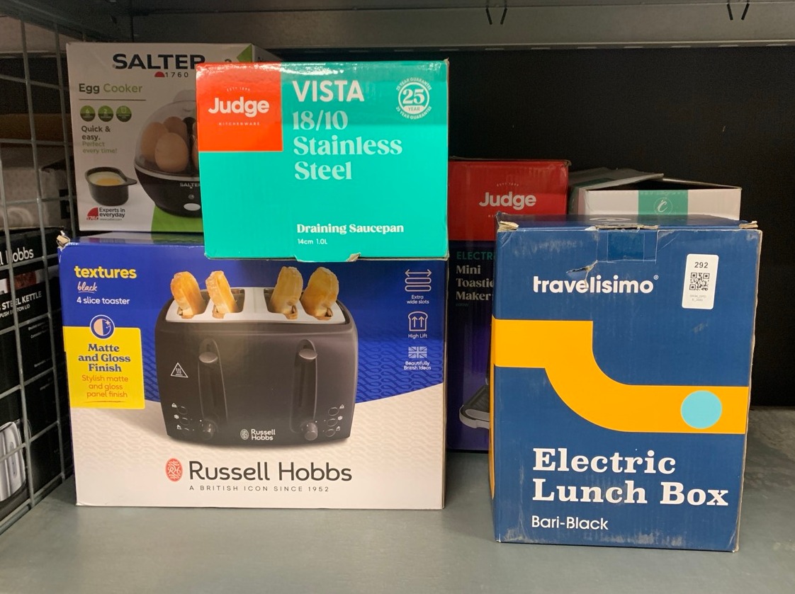 Lot 292  
            Edinburgh SR34 - Delivery Only 

                
QUANTITY OF  ITEMS TO INCLUDE JUDGE VISTA DRAINING STAINLESS STEEL MEDIUM SAUCEPA...