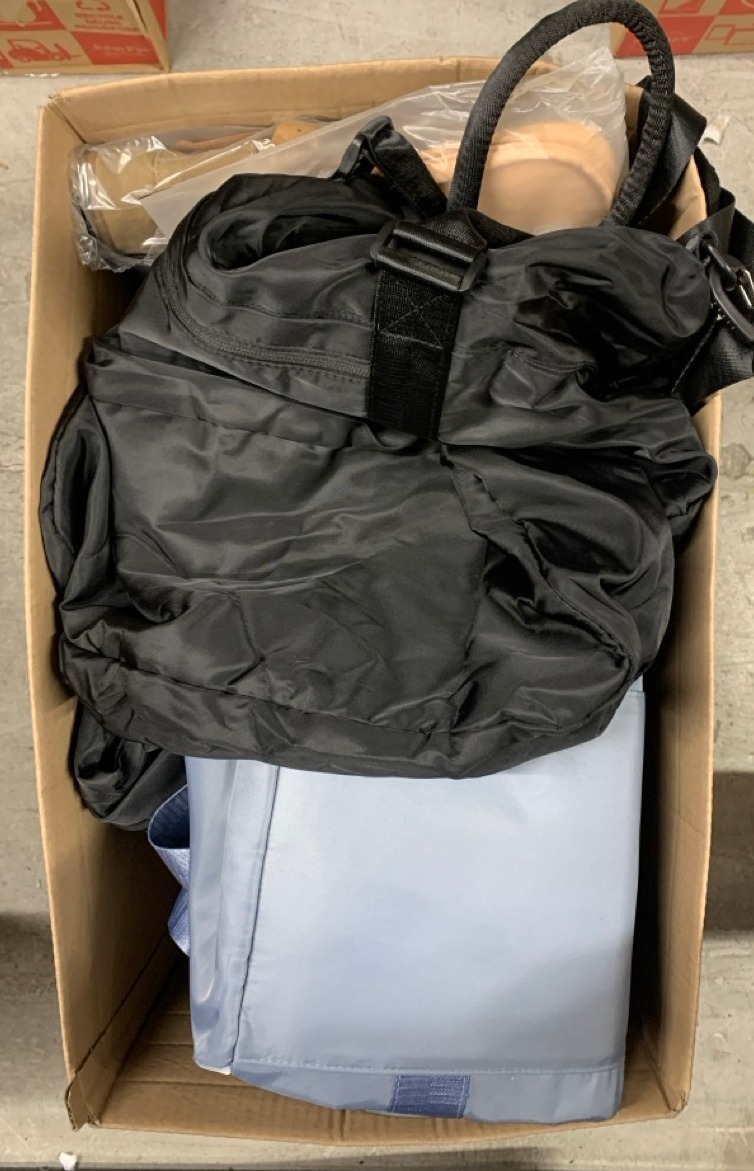 Lot 295  
            Edinburgh SR34 - Delivery Only 

                
QUANTITY OF ITEMS TO INCLUDE SAMSONITE LARGE BLACK LEATHER BACKPACK: LOCATION - R...