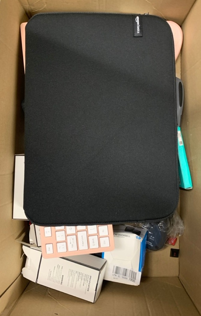 Lot 296  
            Edinburgh SR34 - Delivery Only 

                
QUANTITY OF TECH & GAMING ITEMS TO INCLUDE AIGOSTAR WIRELESS DOORBELL: LOCATION -...