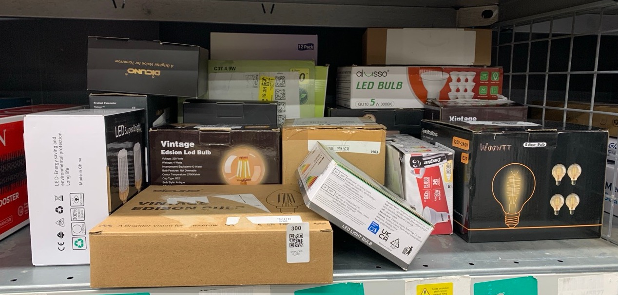 Lot 299  
            Edinburgh SR34 - Delivery Only 

                
QUANTITY OF  ITEMS TO INCLUDE ENERGIZER GU10 LED BULBS WARM WHITE 3000K LIGHT BUL...