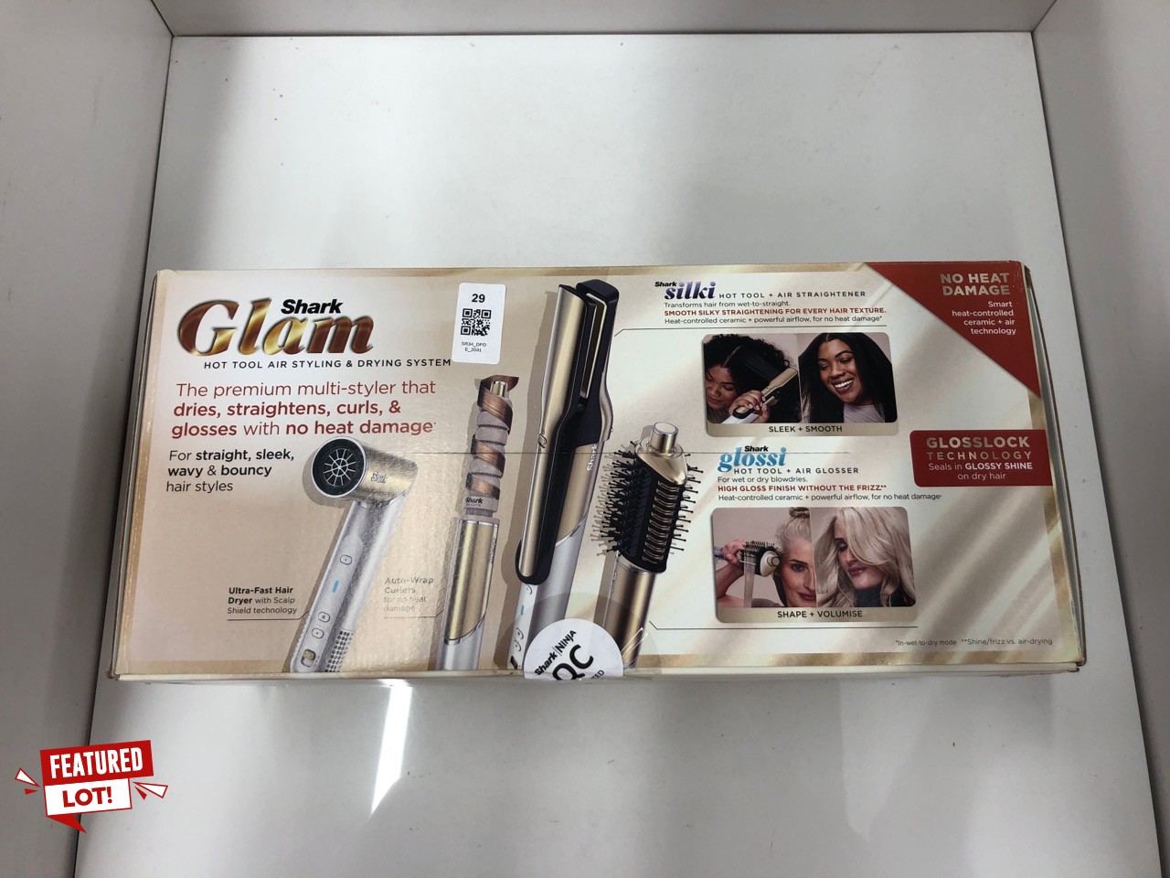 Lot 29  
            Edinburgh SR34 - Delivery Only 

                
SHARK GLAM SLEEK STRAIGHT WAVES & CURLS MULTI-STYLER HD6051SUK. ORIGINAL RRP £370...