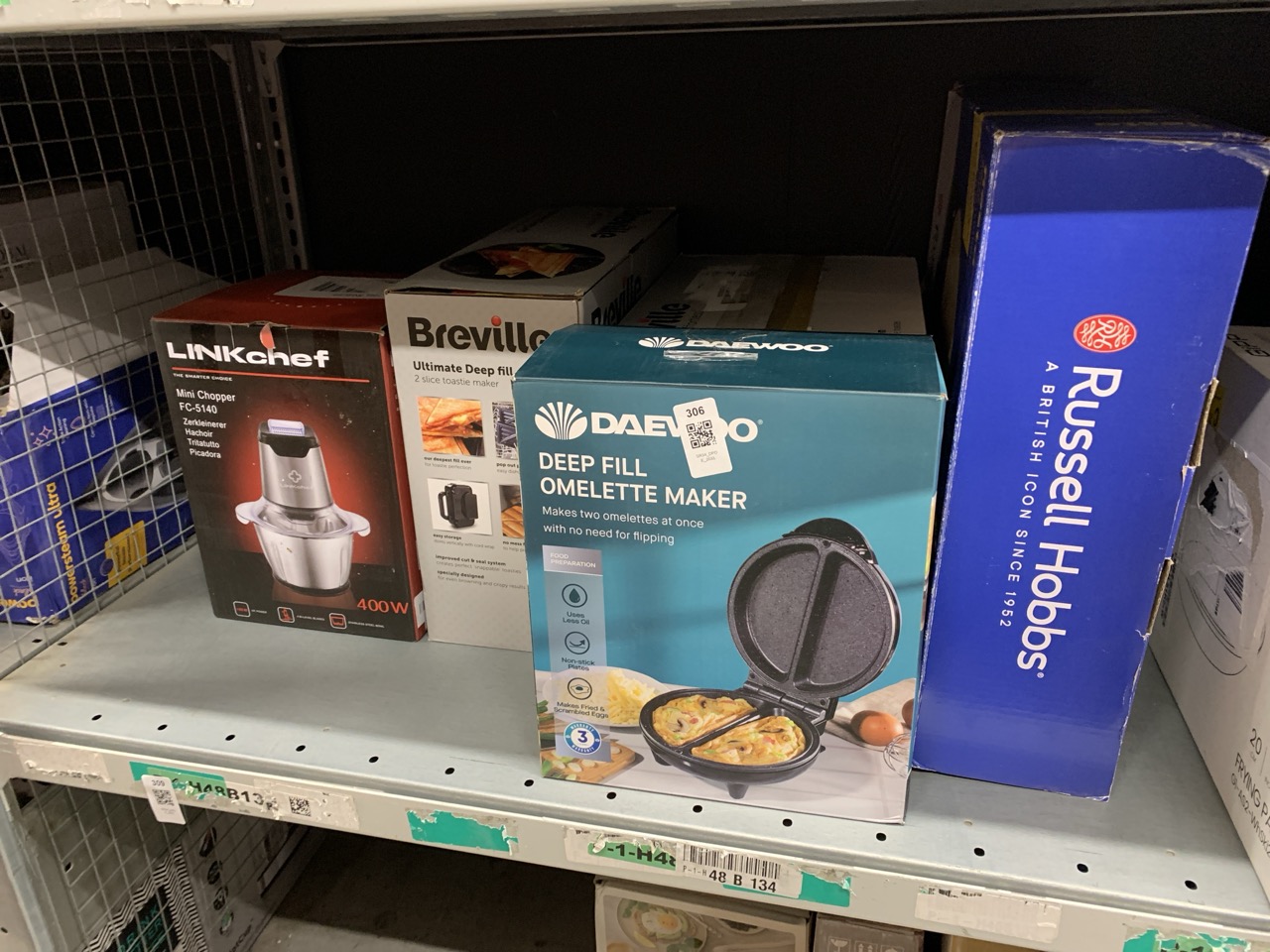 Lot 306  
            Edinburgh SR34 - Delivery Only 

                
QUANTITY OF  ITEMS TO INCLUDE DAEWOO DEEP FILL OMELETTE MAKER, DUAL NON-STICK PLA...