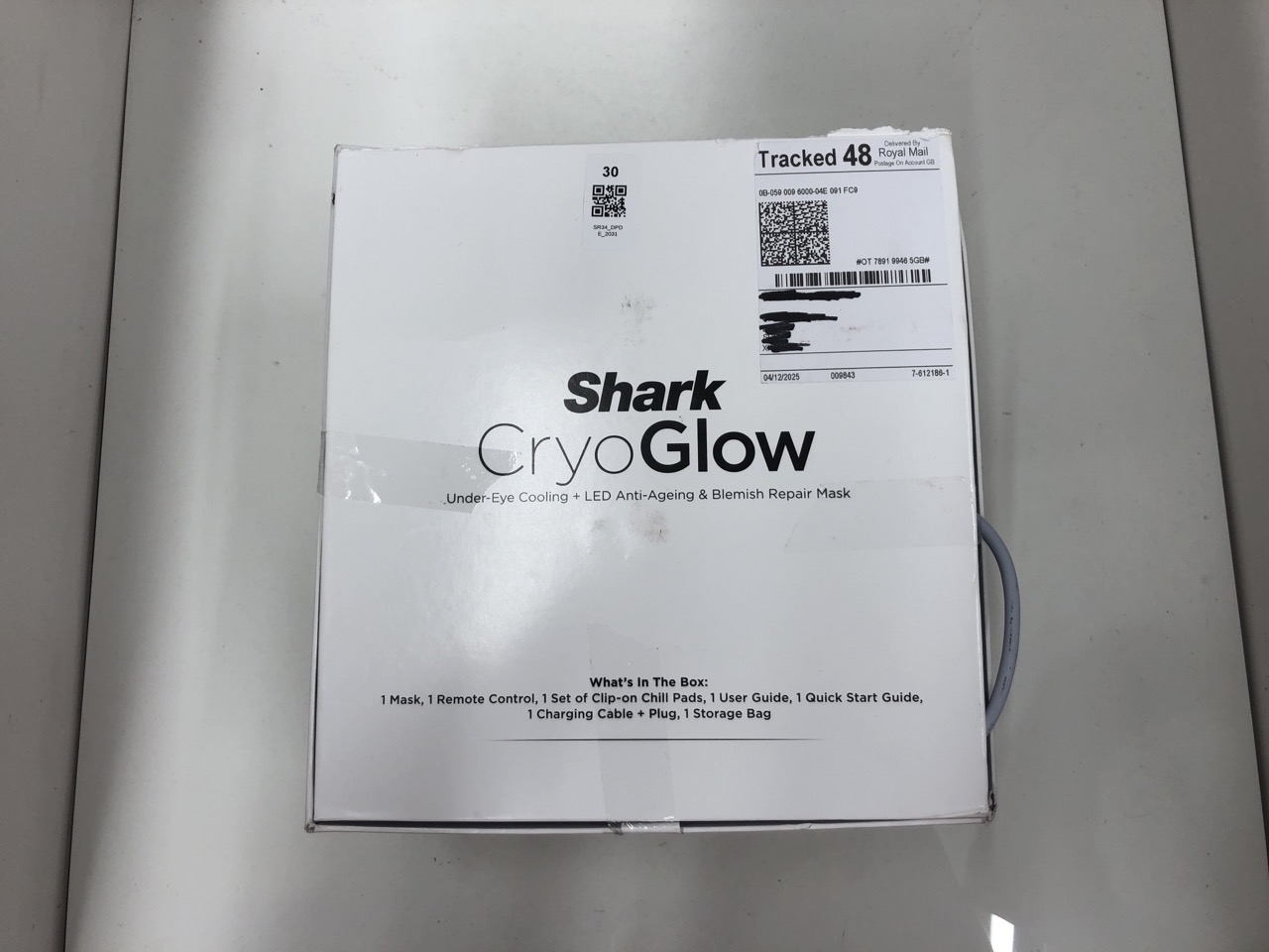 Lot 30  
            Edinburgh SR34 - Delivery Only 

                
SHARK CRYO GLOW LED FACE MASK WITH UNDER-EYE COOLING, ANTI-AGEING & BLEMISH REPAI...