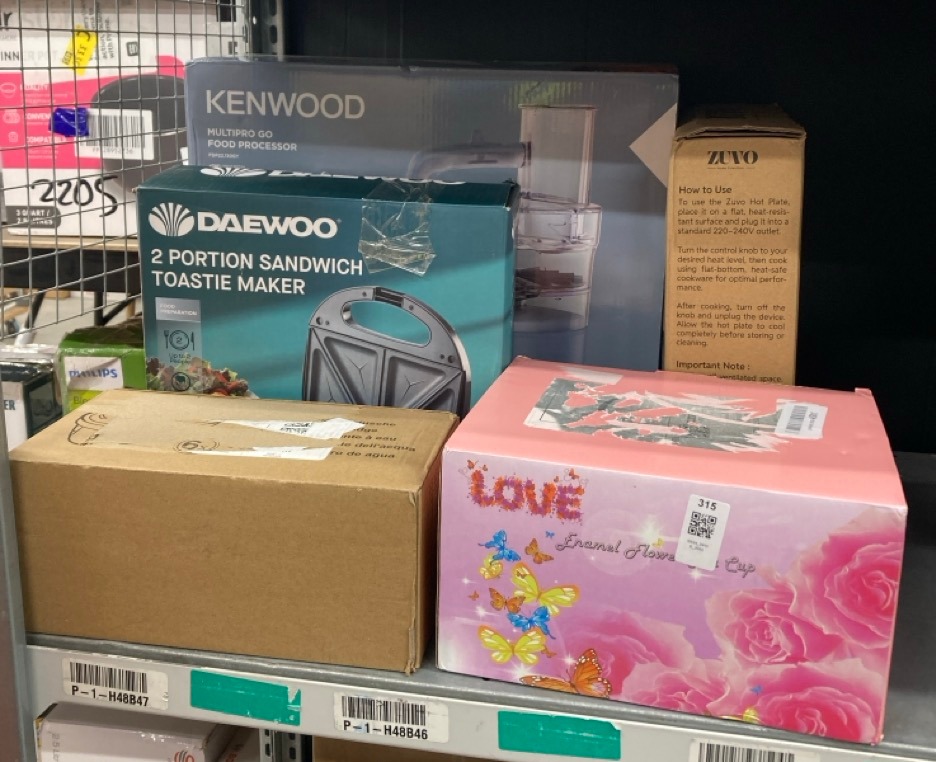 Lot 315  
            Edinburgh SR34 - Delivery Only 

                
QUANTITY OF KITCHEN & APPLIANCES ITEMS TO INCLUDE DAEWOO COMPACT SANDWICH MAKER 7...