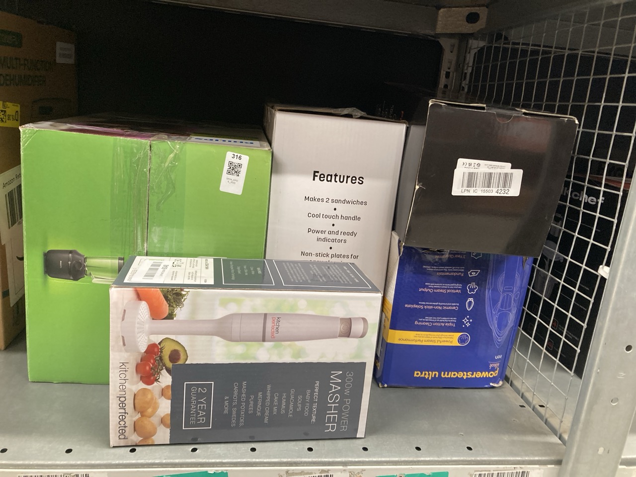 Lot 316  
            Edinburgh SR34 - Delivery Only 

                
QUANTITY OF KITCHEN & APPLIANCES ITEMS TO INCLUDE RUSSELL HOBBS STEAM IRON [3100W...