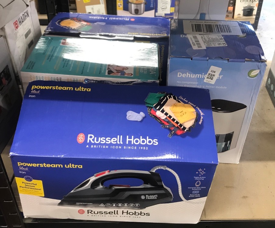 Lot 326  
            Edinburgh SR34 - Delivery Only 

                
QUANTITY OF KITCHEN & APPLIANCES ITEMS TO INCLUDE RUSSELL HOBBS STEAM IRON [3100W...