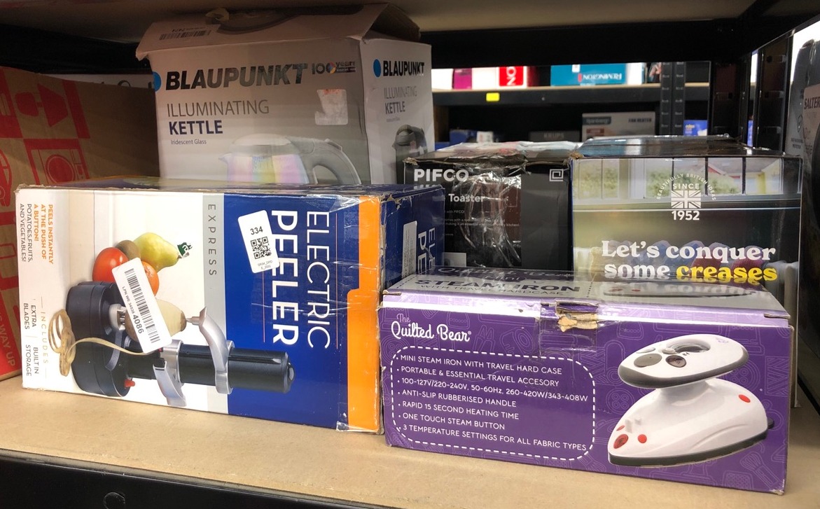 Lot 334  
            Edinburgh SR34 - Delivery Only 

                
QUANTITY OF KITCHEN & APPLIANCES ITEMS TO INCLUDE THE QUILTED BEAR MINI STEAM IRO...