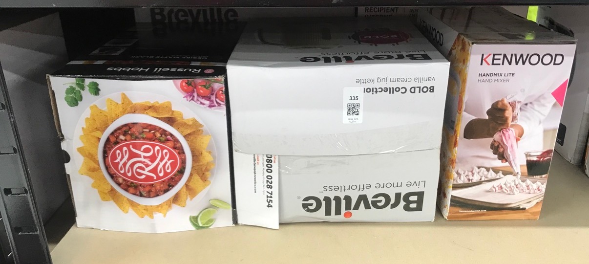 Lot 335  
            Edinburgh SR34 - Delivery Only 

                
QUANTITY OF KITCHEN & APPLIANCES ITEMS TO INCLUDE KENWOOD HAND MIXER,ELECTRIC WHI...