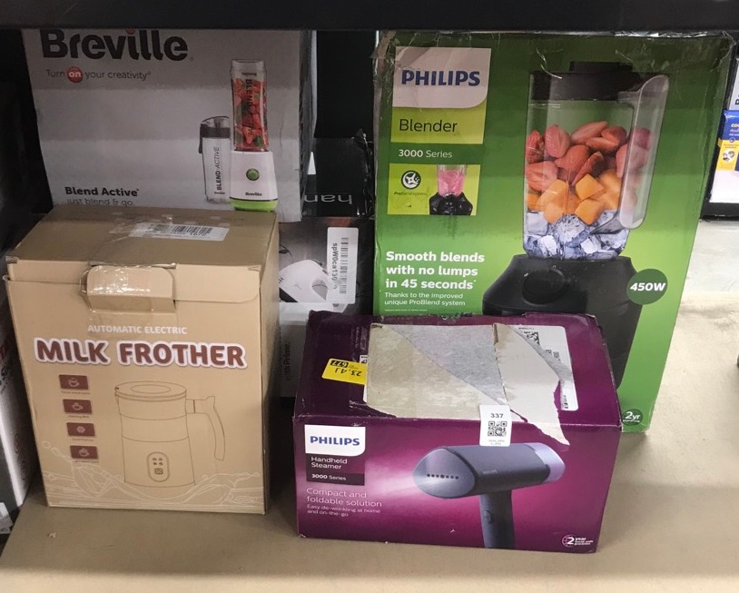 Lot 337  
            Edinburgh SR34 - Delivery Only 

                
QUANTITY OF KITCHEN & APPLIANCES ITEMS TO INCLUDE PHILIPS 3000 SERIES HANDHELD ST...