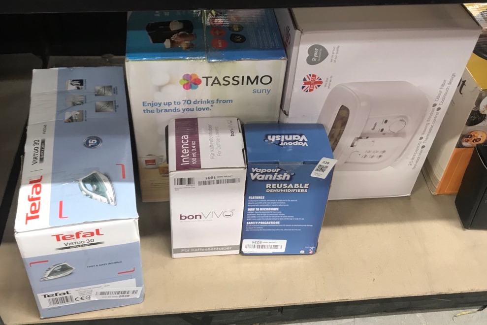 Lot 339  
            Edinburgh SR34 - Delivery Only 

                
QUANTITY OF KITCHEN & APPLIANCES ITEMS TO INCLUDE TEFAL VIRTUO 30, STEAM IRON, 13...