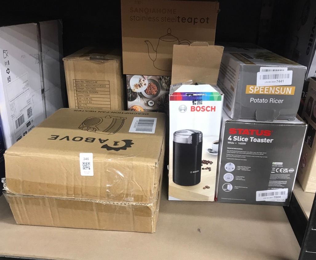 Lot 346  
            Edinburgh SR34 - Delivery Only 

                
QUANTITY OF KITCHEN & APPLIANCE ITEMS TO INCLUDE STATUS 4 SLICE TOASTER : LOCATIO...