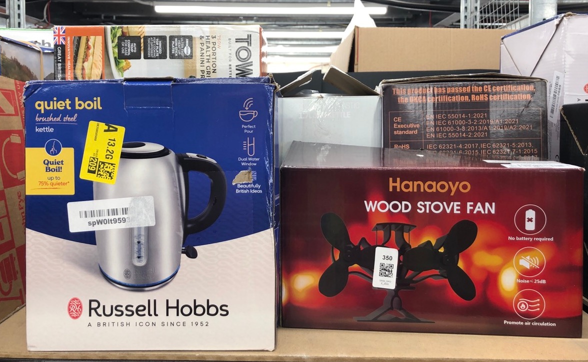 Lot 350  
            Edinburgh SR34 - Delivery Only 

                
QUANTITY OF  ITEMS TO INCLUDE DAEWOO 1.7L ELECTRIC KETTLE – FAST BOIL, LIGHTWEIGH...
