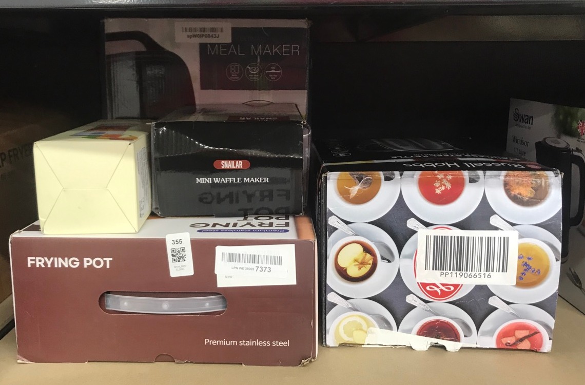 Lot 355  
            Edinburgh SR34 - Delivery Only 

                
QUANTITY OF KITCHEN & APPLIANCES ITEMS TO INCLUDE RUSSELL HOBBS BRUSHED STAINLESS...