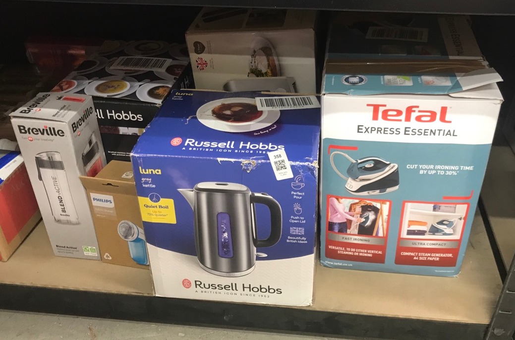 Lot 358  
            Edinburgh SR34 - Delivery Only 

                
QUANTITY OF KITCHEN & APPLIANCES ITEMS TO INCLUDE RUSSELL HOBBS LUNA GREY STAINLE...