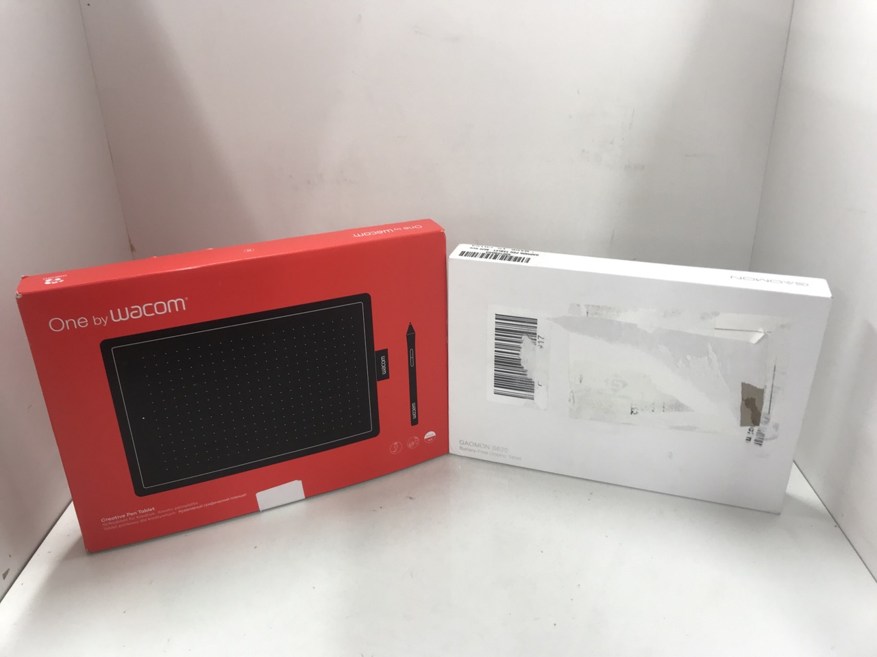 Lot 360  
            Edinburgh SR34 - Delivery Only 

                
ONE BY WACOM CREATIVE PEN TABLET + GAOMON S620 GRAPHIC TABLET : LOCATION - RACK D