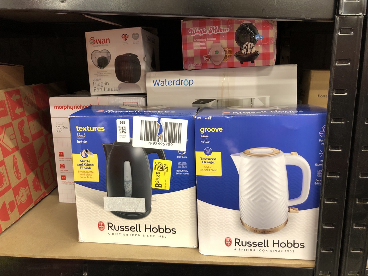 Lot 368  
            Edinburgh SR34 - Delivery Only 

                
QUANTITY OF KITCHEN & APPLIANCES ITEMS TO INCLUDE RUSSELL HOBBS TEXTURES ELECTRIC...