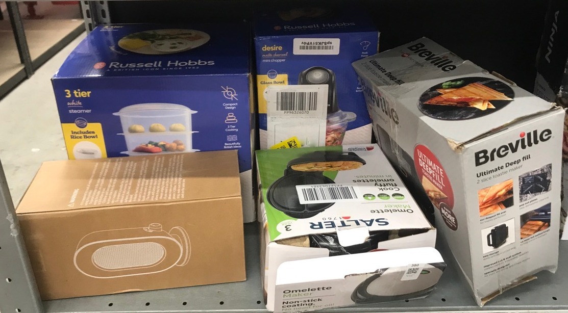 Lot 380  
            Edinburgh SR34 - Delivery Only 

                
QUANTITY OF KITCHEN & APPLIANCES ITEMS TO INCLUDE SALTER DUAL OMELETTE MAKER – NO...