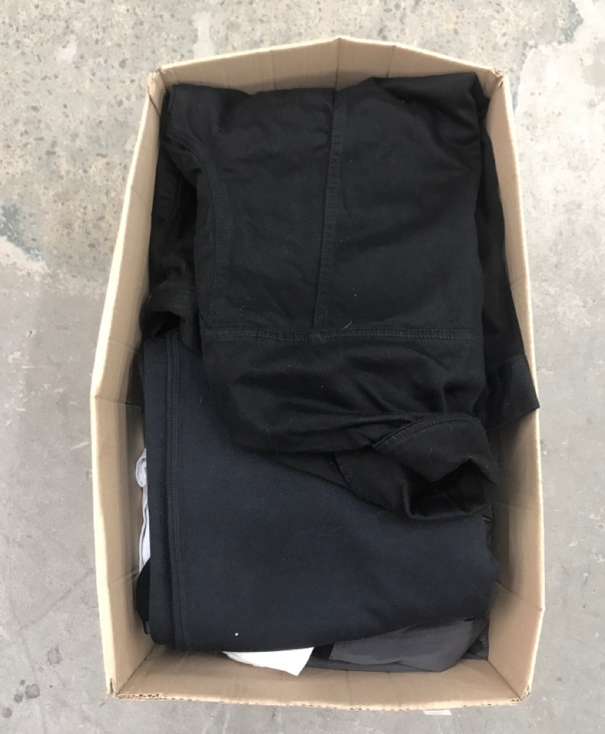 Lot 382  
            Edinburgh SR34 - Delivery Only 

                
QUANTITY OF CLOTHING & APPAREL ITEMS TO INCLUDE GORE TEX WINTER GLOVES : LOCATION...
