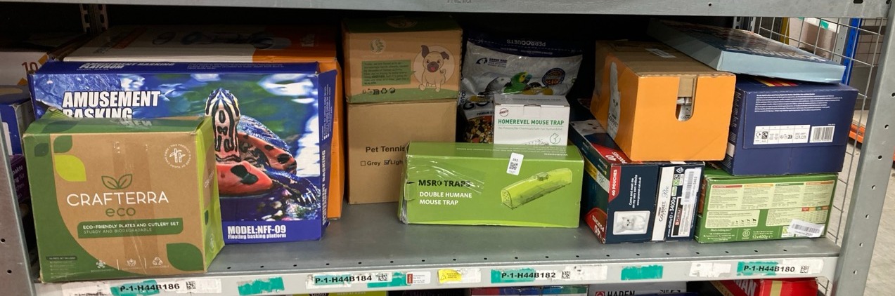 Lot 392  
            Edinburgh SR34 - Delivery Only 

                
QUANTITY OF PET PRODUCTS ITEMS TO INCLUDE COMPLETE WET FOOD FOR ADULT DOGS, MEAT ...