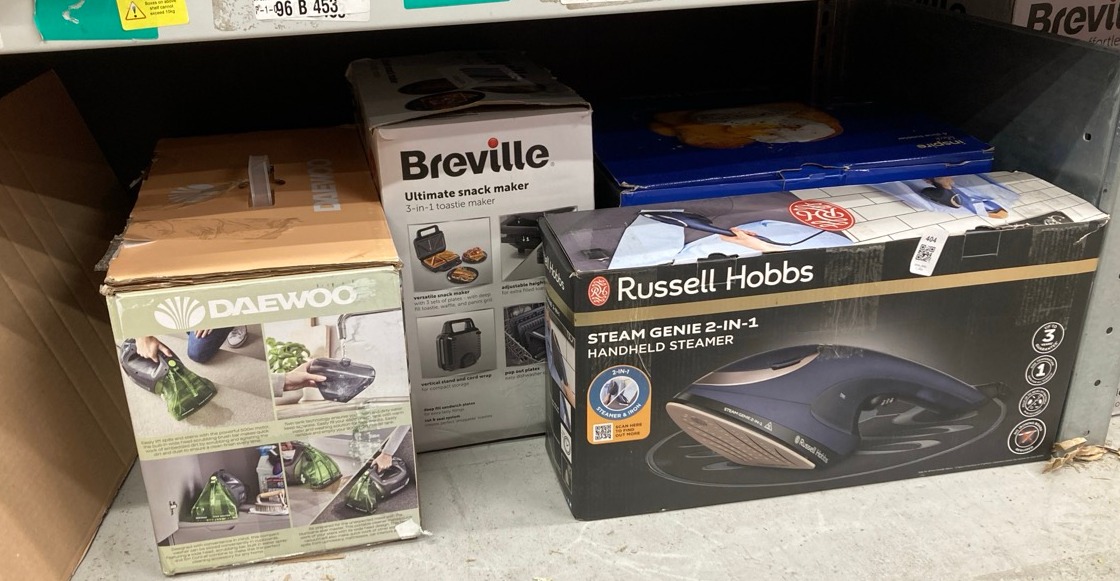 Lot 404  
            Edinburgh SR34 - Delivery Only 

                
QUANTITY OF KITCHEN & APPLIANCES ITEMS TO INCLUDE DAEWOO STAIRMASTER CORDED SPOT ...