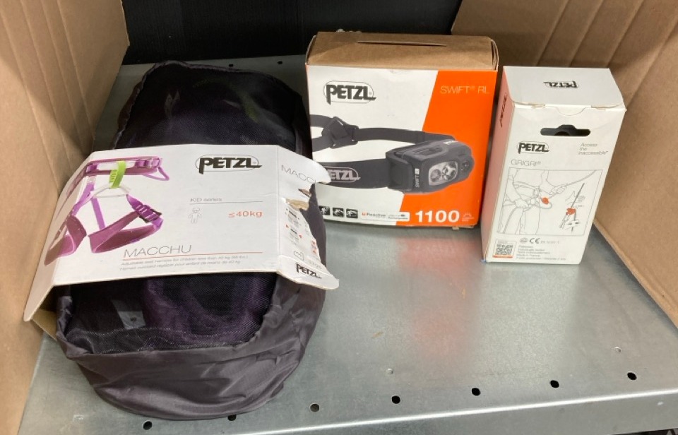 Lot 410  
            Edinburgh SR34 - Delivery Only 

                
QUANTITY OF SPORTS & EXERCISE ITEMS TO INCLUDE PETZL - GRIGRI UNISEX, BLACK, ONE ...