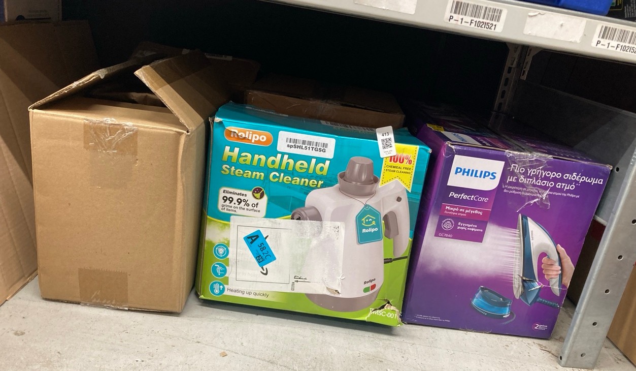 Lot 413  
            Edinburgh SR34 - Delivery Only 

                
QUANTITY OF KITCHEN & APPLIANCES ITEMS TO INCLUDE PHILIPS PERFECTCARE COMPACT STE...