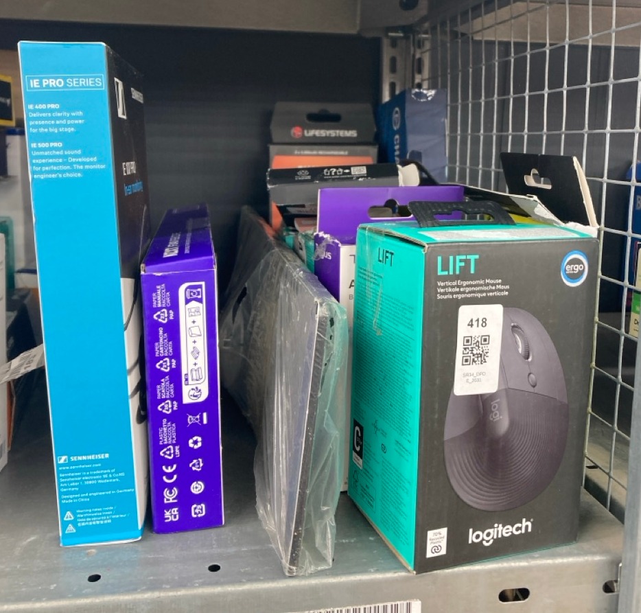 Lot 418  
            Edinburgh SR34 - Delivery Only 

                
QUANTITY OF TECH & GAMING ITEMS TO INCLUDE SENNHEISER PRO AUDIO IN-EAR AUDIO MONI...