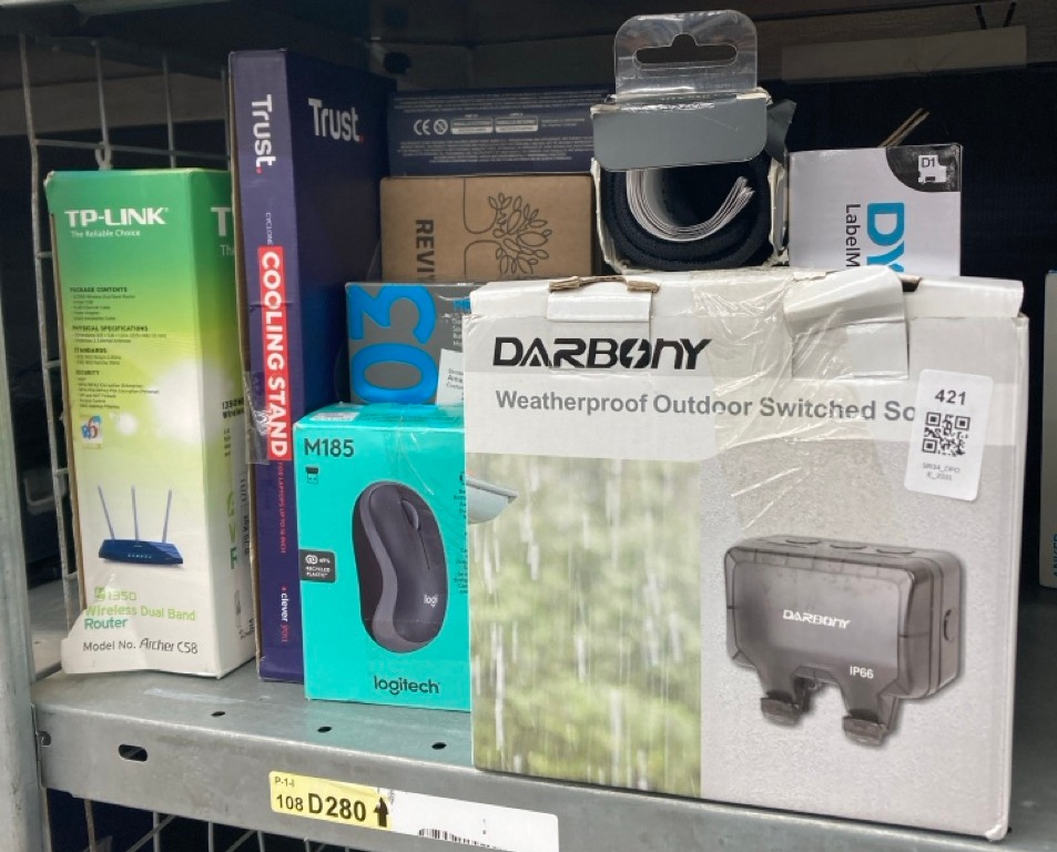 Lot 421  
            Edinburgh SR34 - Delivery Only 

                
QUANTITY OF TECH & GAMING ITEMS TO INCLUDE TP-LINK ARCHER C58 AC1350 WIFI DUAL-BA...