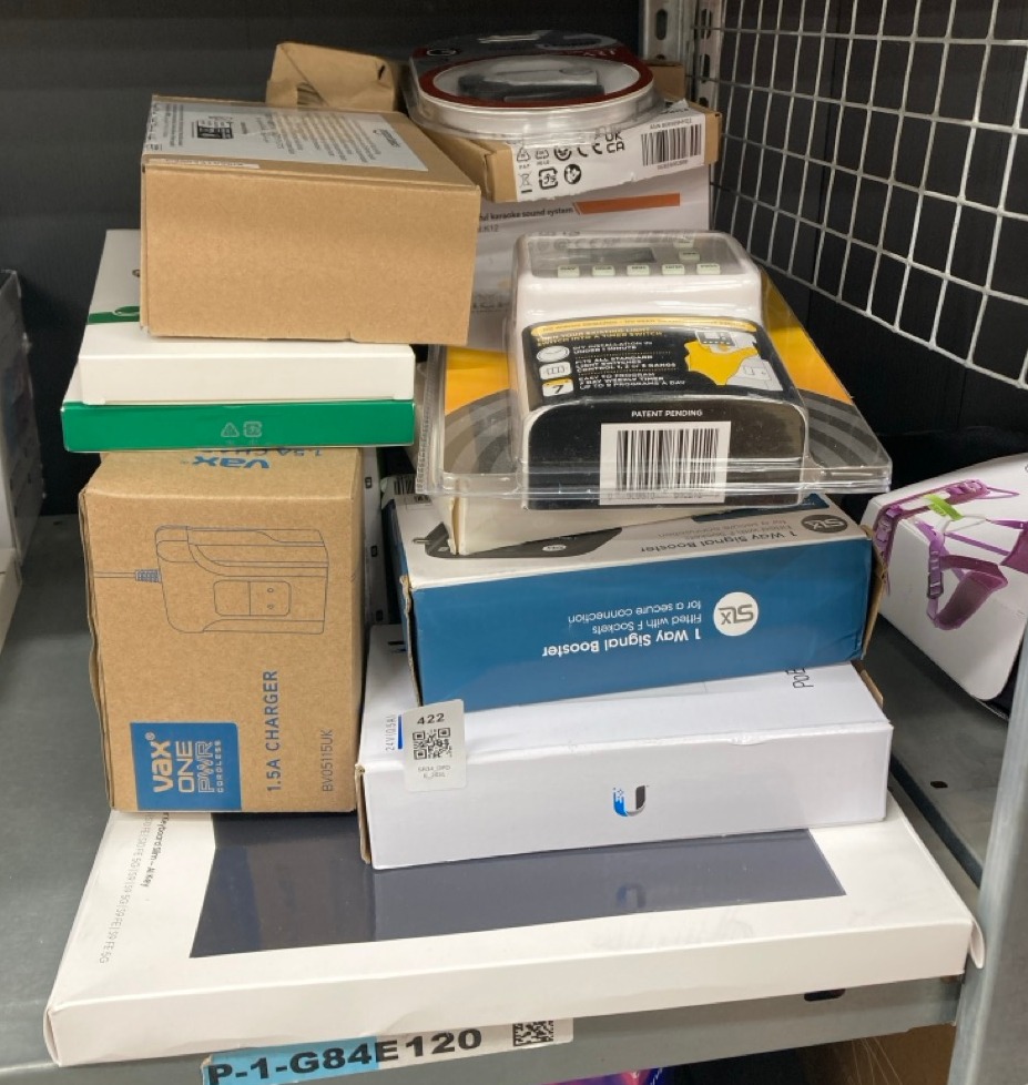 Lot 422  
            Edinburgh SR34 - Delivery Only 

                
QUANTITY OF TECH & GAMING ITEMS TO INCLUDE MYDOME LIGHT SWITCH TIMER – POLICE APP...